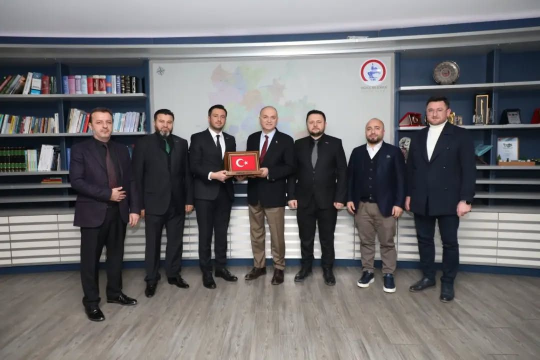 Sayın Dr.Faruk ÖZLÜ'yü makamında ziyaret ettik
