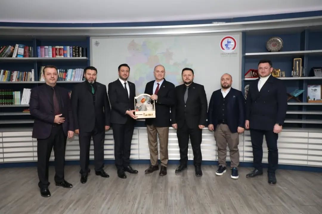Sayın Dr.Faruk ÖZLÜ'yü makamında ziyaret ettik