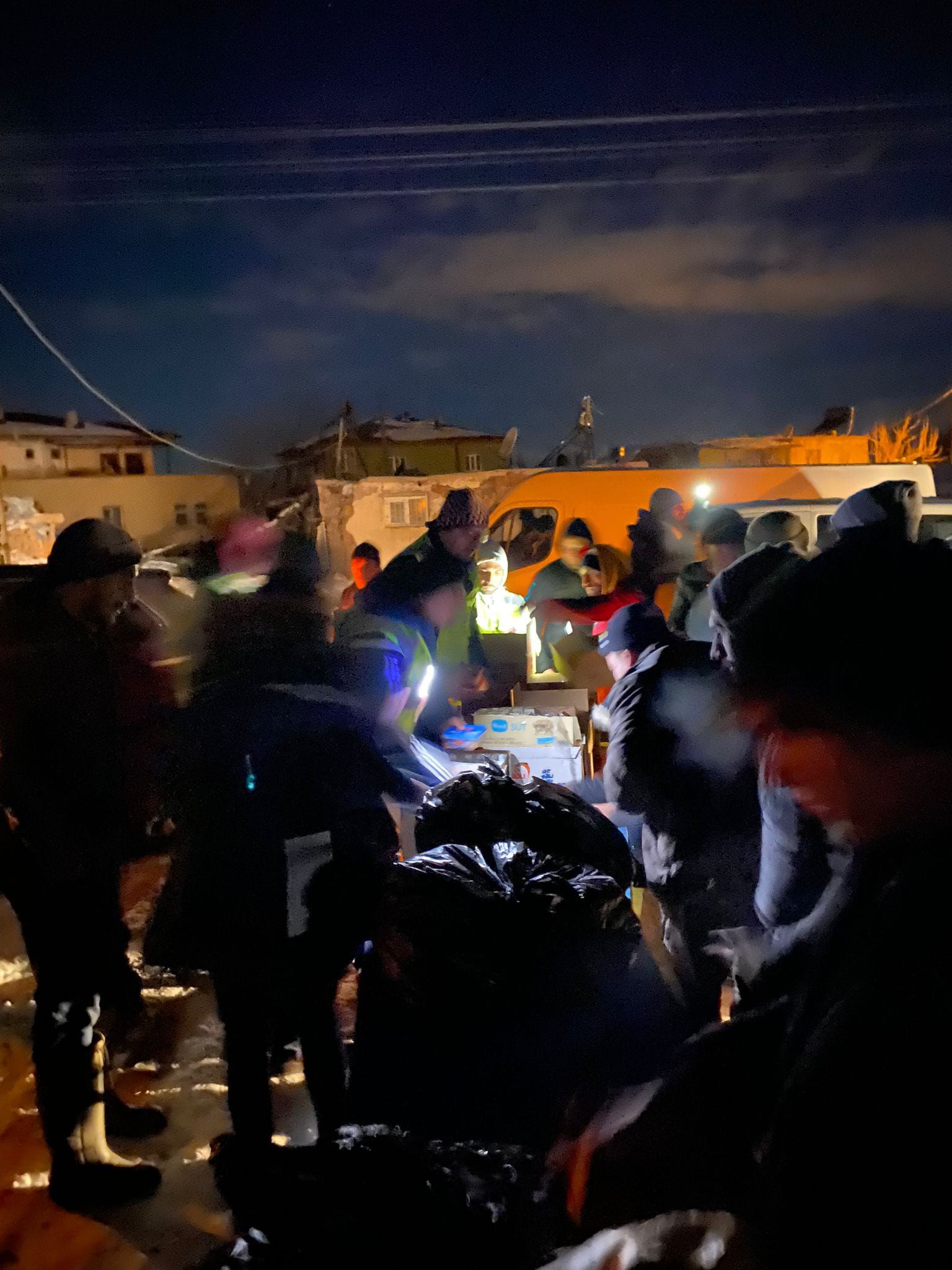 Kayseri'den depremzedelere yardım ulaştı.