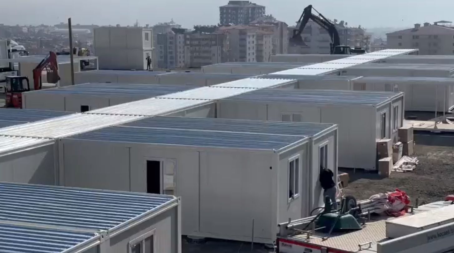 Kocaeli Büyükşehir Belediyesi ve Genel Merkezimizin İşbirliğiyle Hatay'da 6500 m2'lik Sahra Hastanesi