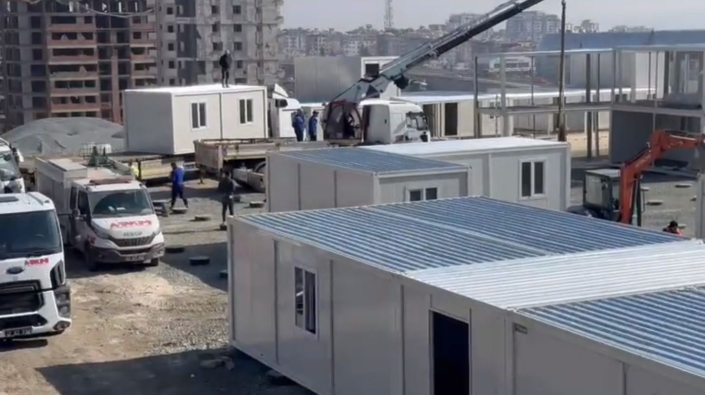 Kocaeli Büyükşehir Belediyesi ve Genel Merkezimizin İşbirliğiyle Hatay'da 6500 m2'lik Sahra Hastanesi