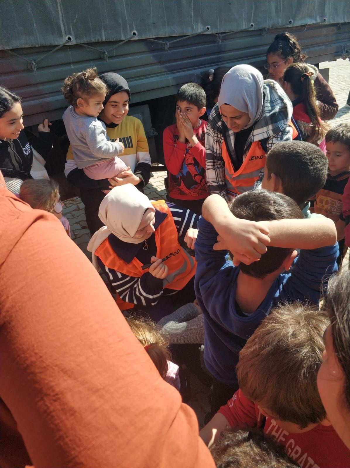 Genel Merkezimiz Deprem Bölgelerine Yardımlarını Sürdürüyor