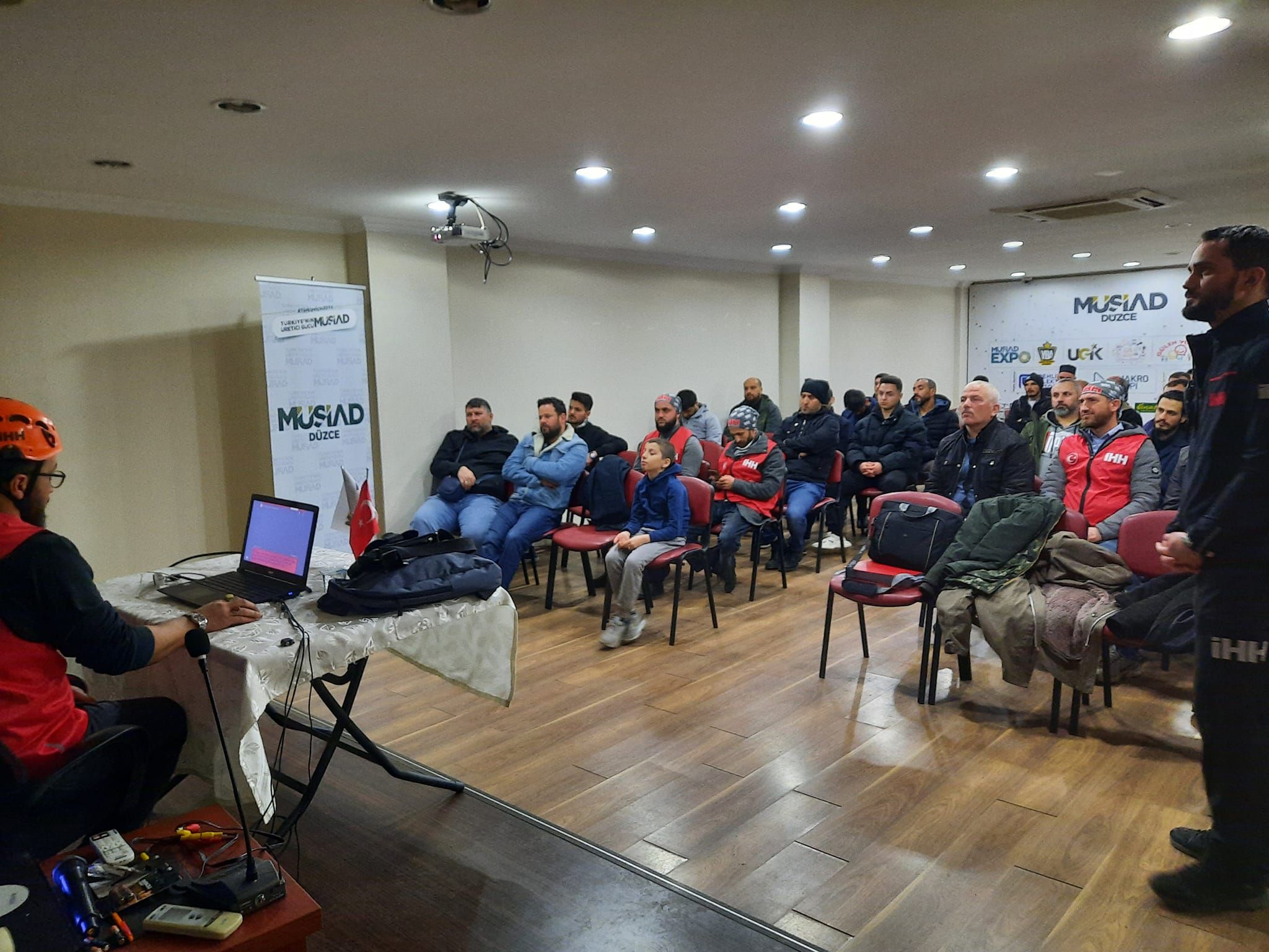 Arama Kurtarma Ekibimiz ve Gönüllülerimizle Eğitim Toplantımızı Gerçekleştirdik