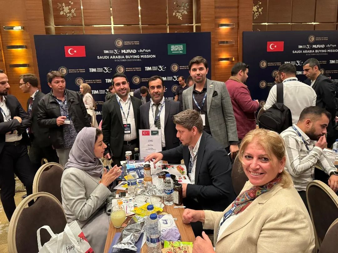 Üyelerimizden Sayın Alparslan AKSU'nun Riyaddan Gelen heyetle yaptığı İş görüşmeleri, hayırlı olsun başarılar dileriz.
