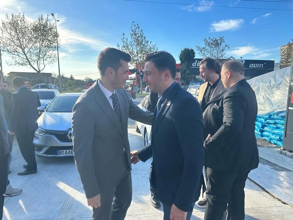 Düzce Ak Parti İl Başkanı Sayın Hasan ŞENGÜLOĞLU ve Yönetim Kurulu Derneğimize ziyarette bulundular